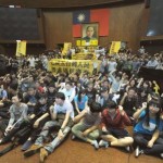 台湾学生デモ サービス貿易協定